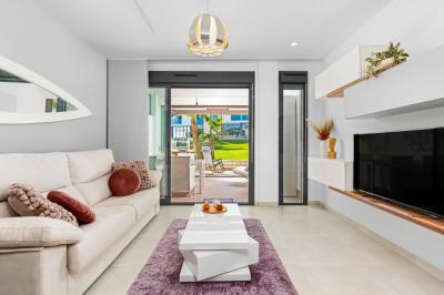 Apartamento en planta baja en Oasis Beach Punta Prima 9 Nº 035 in España Casas